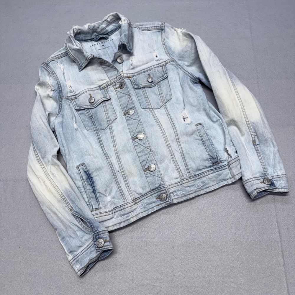 Aeropostale Womens Medium Light Wash Distressed Denim Trucker Jacket Thrashed